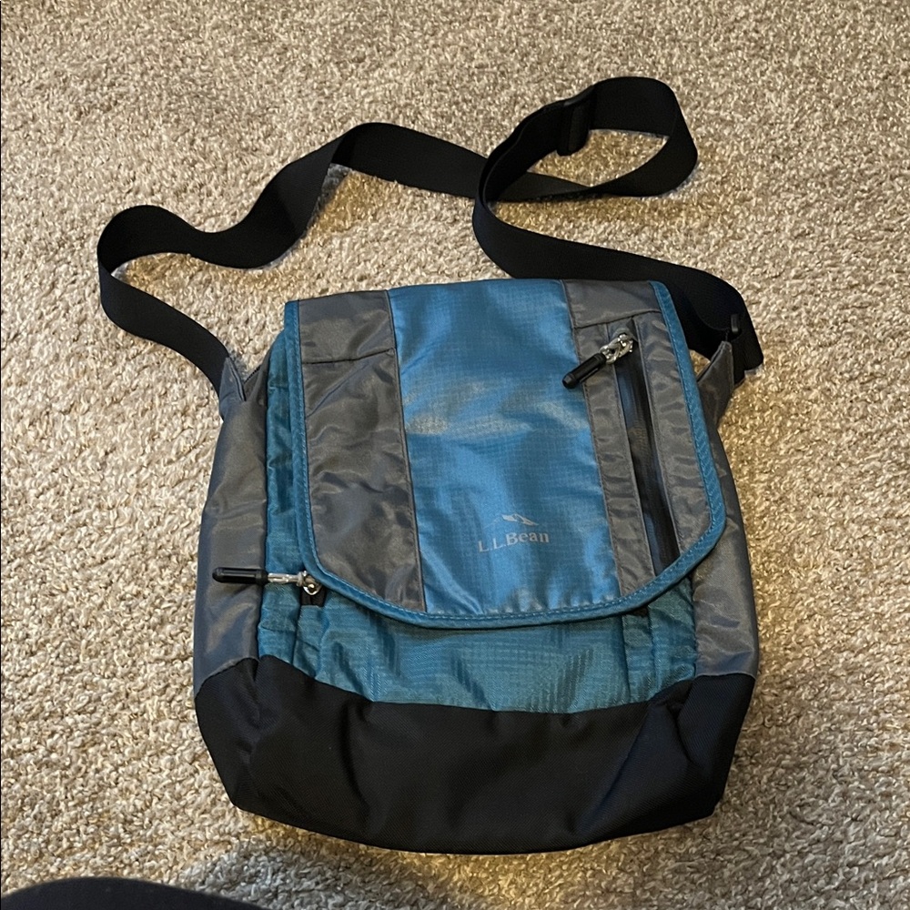 Like new L.L. Bean satchel